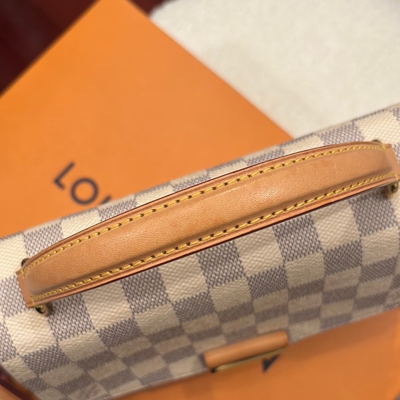 Louis Vuitton Checkered Handbag - Picture 9 of 9